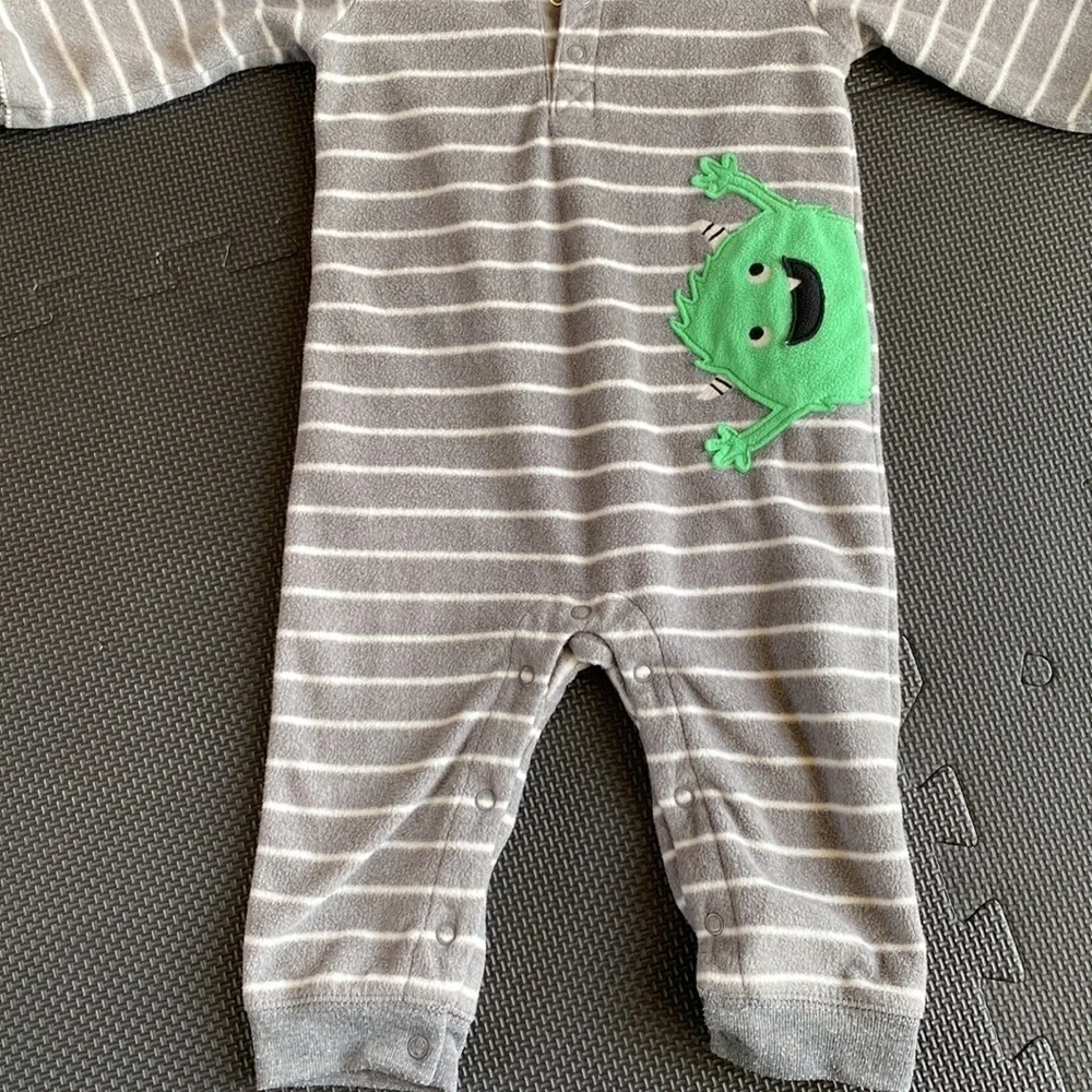 Carters Unisex Fleece Hooded Bodysuit Size 9 Months
